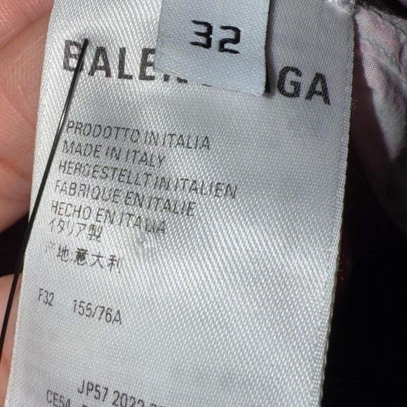 BALENCIAGA
Striped Tie Neck Button-Up Top
Size: XS | US0, FR32 - Picture 2 of 11